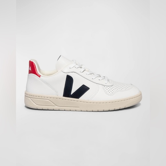 VEJA Sneakers - Picture 1 of 6
